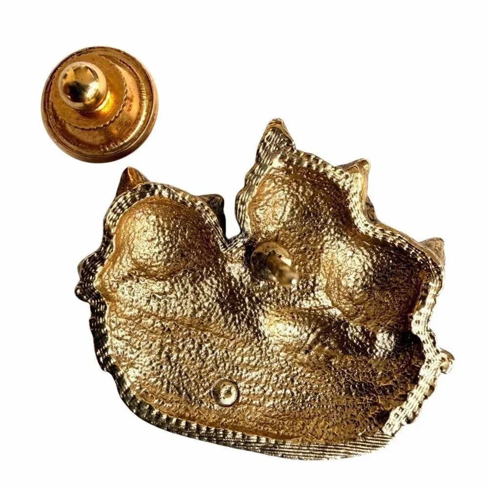 Avon Gold Tone kitten basket of love  Vintage pin